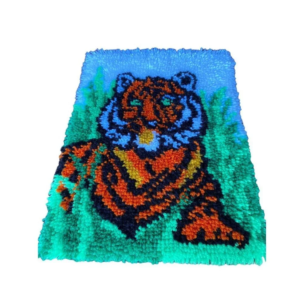 Vintage 70s MCM Handmade Tiger Latch Hook Yarn Wall Rug Tapestry Tiger 21” X 15”